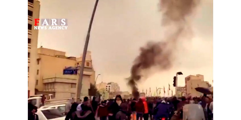 В протестах в Иране погибли больше сотни человек