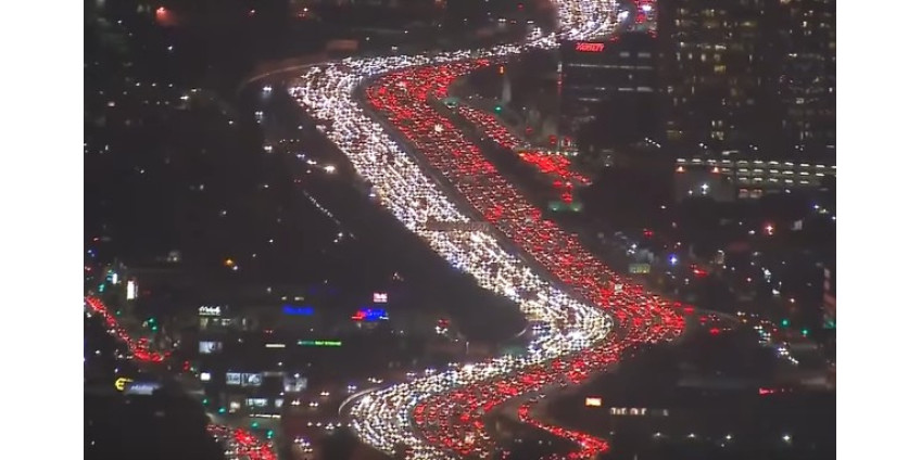 Гигантская пробка в Лос-Анджелесе стала хитом в Интернете