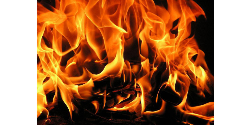 Женщина из Калифорнии во время пожара связала сына и надела ему на голову пакет