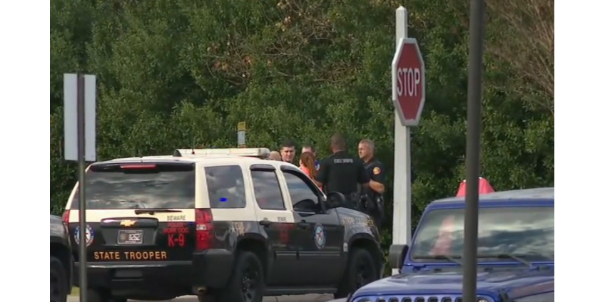 На авиабазе ВМС США Пенсакола во Флориде гражданин Саудовской Аравии открыл стрельбу: трое убиты, семеро ранены