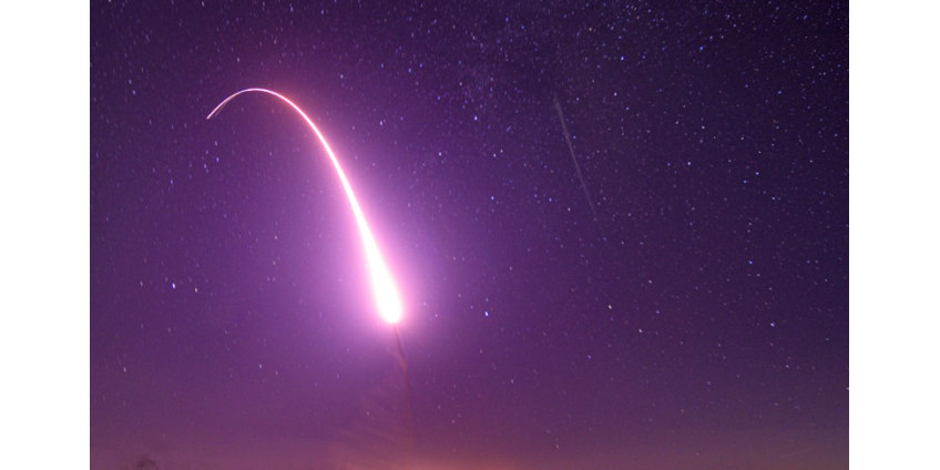 США провели испытание баллистической ракеты наземного базирования