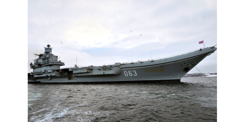 При пожаре на авианосце "Адмирал Кузнецов" пострадали 12 человек