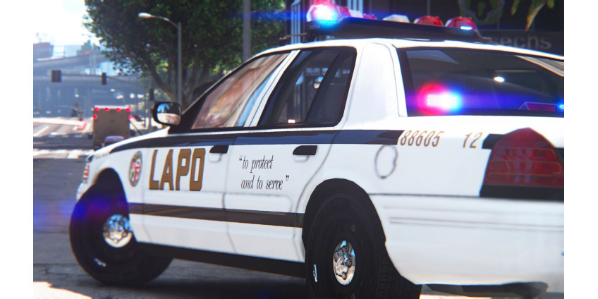 Офицера полиции Лос-Анджелеса обвинили в том, что он притрагивался к груди погибшей женщины