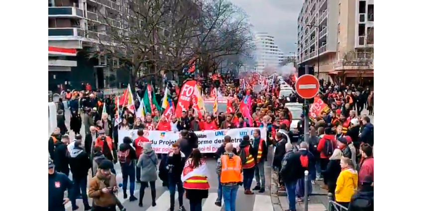 Во Франции участие в протестах против пенсионной реформы приняли 615 тыс. человек