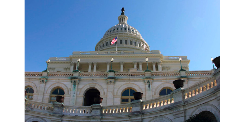 Демократы тянут с направлением в Сенат обвинительного заключения в рамках процедуры импичмента