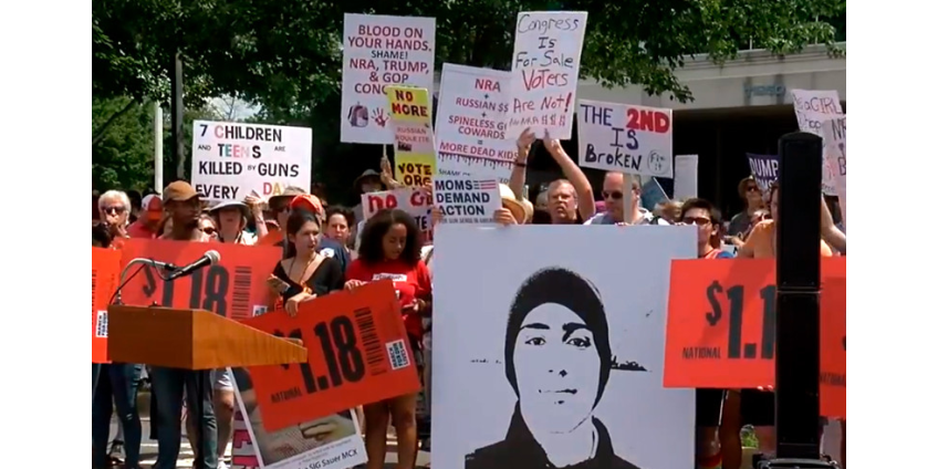 В одном из крупнейших в США школьных округов школьникам разрешили официально прогуливать для участия в акциях протеста