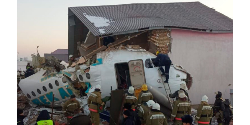 В Алма-Ате авиалайнер рухнул на жилой сектор, погибли 12 человек