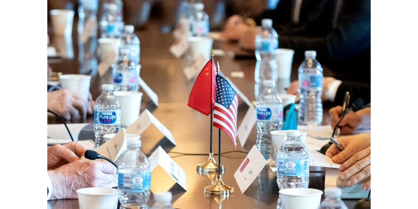 Трамп намерен 15 января подписать первую фазу торгового соглашения с КНР