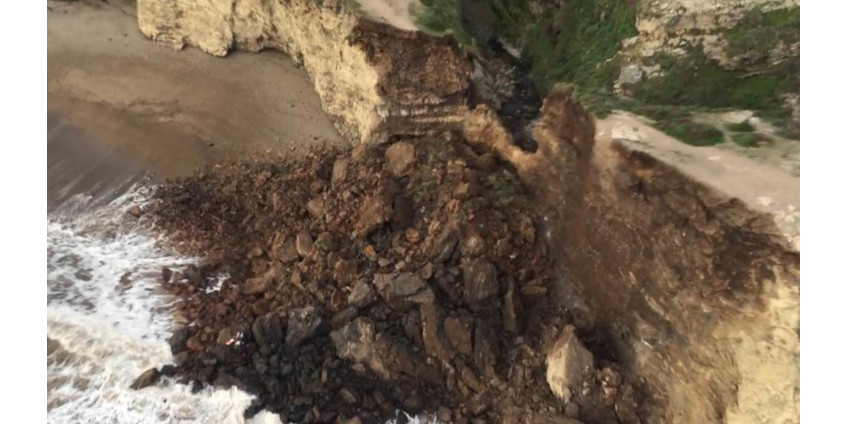 В Лос-Анджелесе женщина, засмотревшись в телефон, упала со скалы