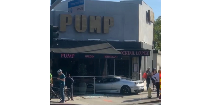 В Западном Голливуде в ресторан врезался Ferrari В Западном Голливуде в ресторан врезался Ferrari