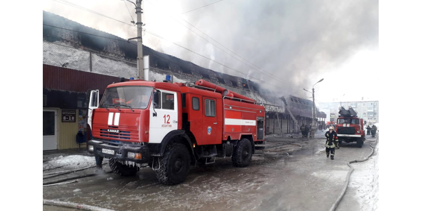 Пожар в торговом комплексе в Искитиме Новосибирской области