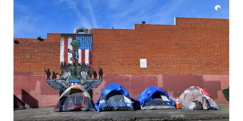 Губернатор Гэвин Ньюсом рассказал о своих планах помощи бездомным