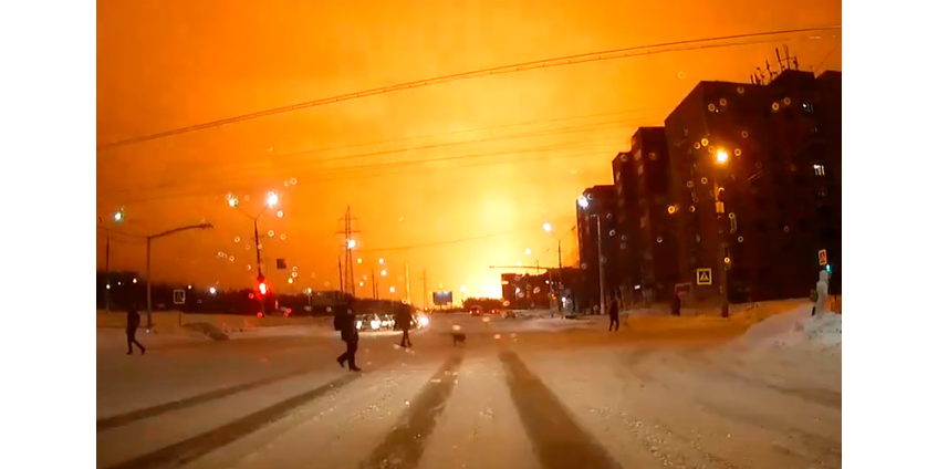 В Ухте загорелся нефтеперерабатывающий завод, из-за взрывов проведена эвакуация