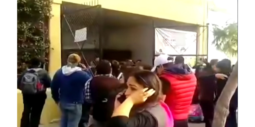 На севере Мексики ребенок принес в школу два пистолета, убил учительницу и покончил с собой