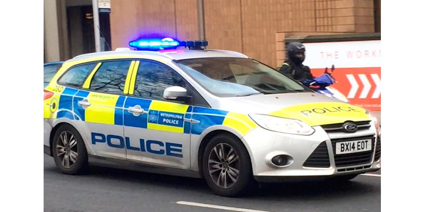 На юге Лондона неизвестный напал с ножом на прохожих