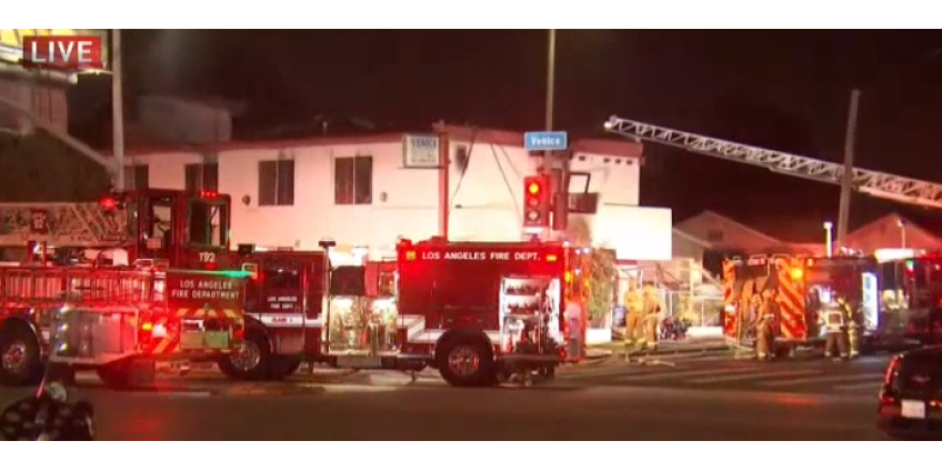 Один человек погиб, четверо пострадали при пожаре в гостинице в центре Лос-Анджелеса