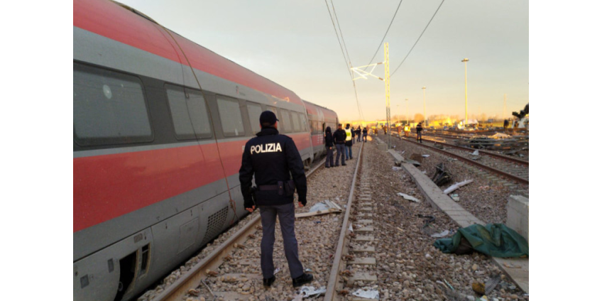 В Италии сошел с рельсов скоростной поезд: два человека погибли, около 30 пострадали