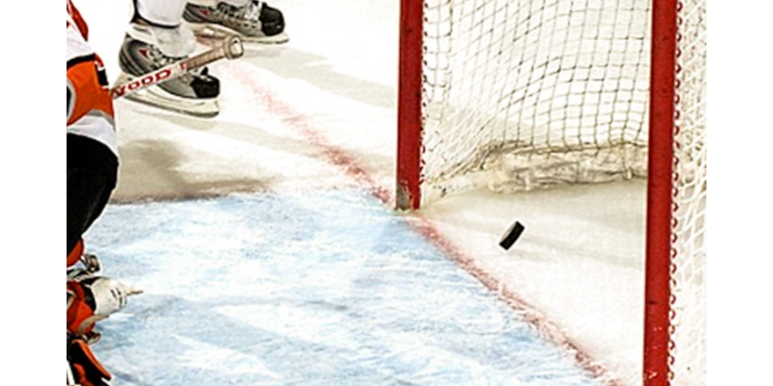 "Каролина" победила "Торонто" с водителем заливочной машины в воротах