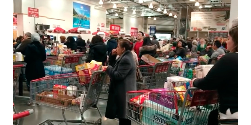 В Нью-Йорке в панике скупают продукты, воду и предметы первой необходимости, опасаясь эпидемии коронавируса