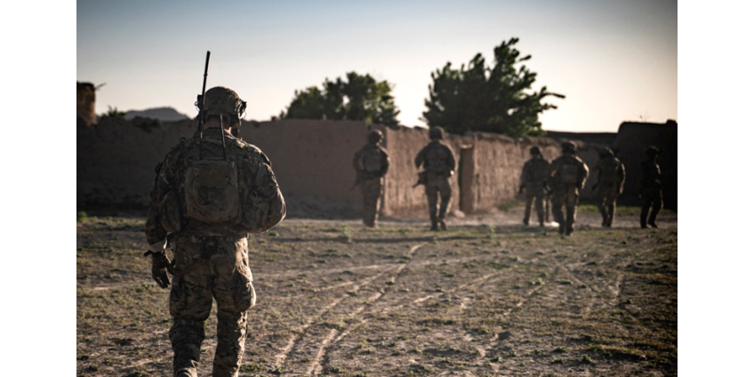 США начали выводить войска из Афганистана на фоне возможного двоевластия