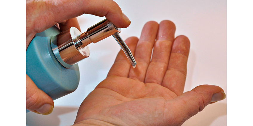 Фабрики по производству духов Christian Dior, Givenchy и Guerlain перешли на выпуск бесплатного антисептика