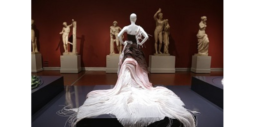 Ежегодный бал костюмов Met Gala решили отложить