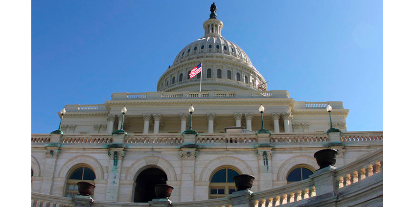 Конгресс США одобрил выделение рекордных $2,2 трлн на помощь экономике