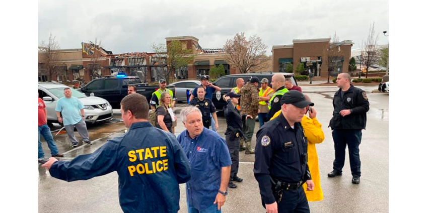 На США обрушились торнадо и град размером с бейсбольный мяч