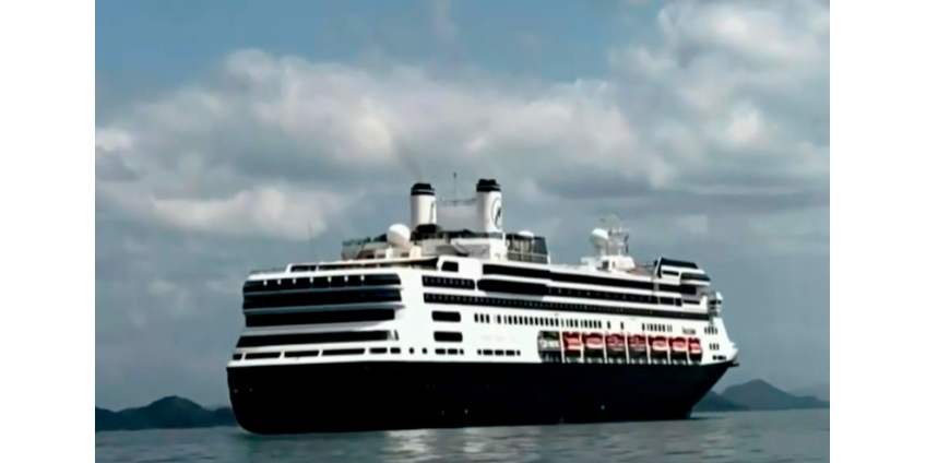 Власти Флориды разрешили круизному лайнеру с заболевшими COVID-19 зайти в порт