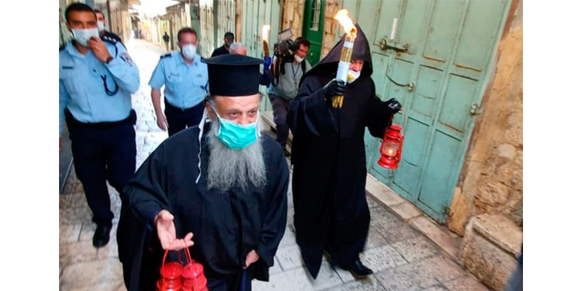 Церемония освящения благодатного огня в Иерусалиме впервые за 10 веков прошла без паломников