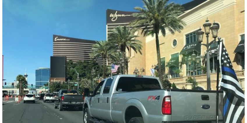По Лас-Вегас Стрип проехали протестующие с призывом возобновить работу в Неваде
