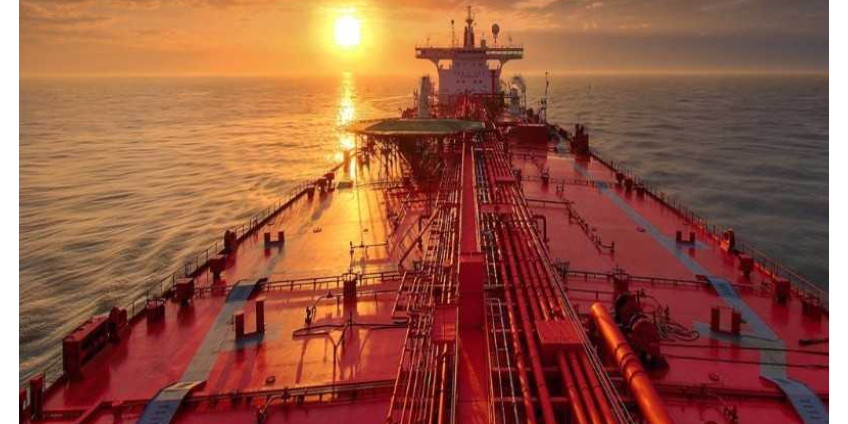 У побережья Калифорнии продолжает расти количество танкеров с нефтью