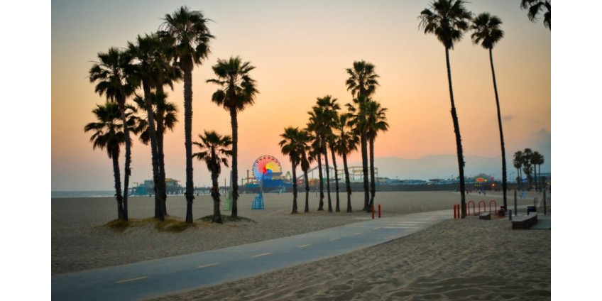 Власти Лос-Анджелеса призвали местных жителей не нарушать режим изоляции и не посещать пляжи