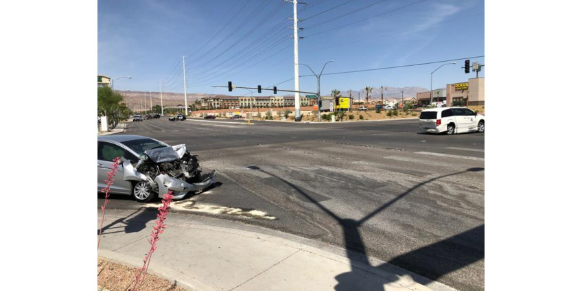 Полиция Лас-Вегаса сообщает о расследовании аварии со смертельным исходом