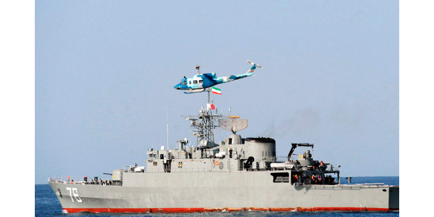 Иранский фрегат Jamaran во время учений потопил ракетой Noor дружественный катер