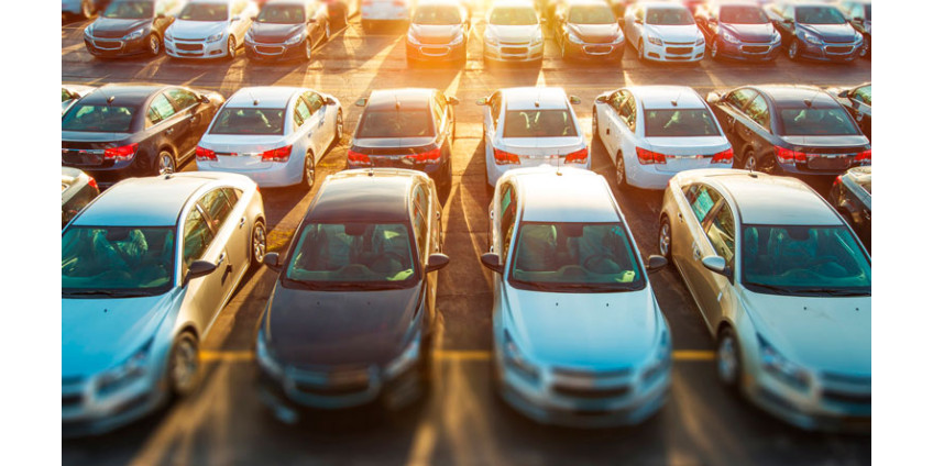 Стадионы в Лос-Анджелесе заполнили новыми автомобилями