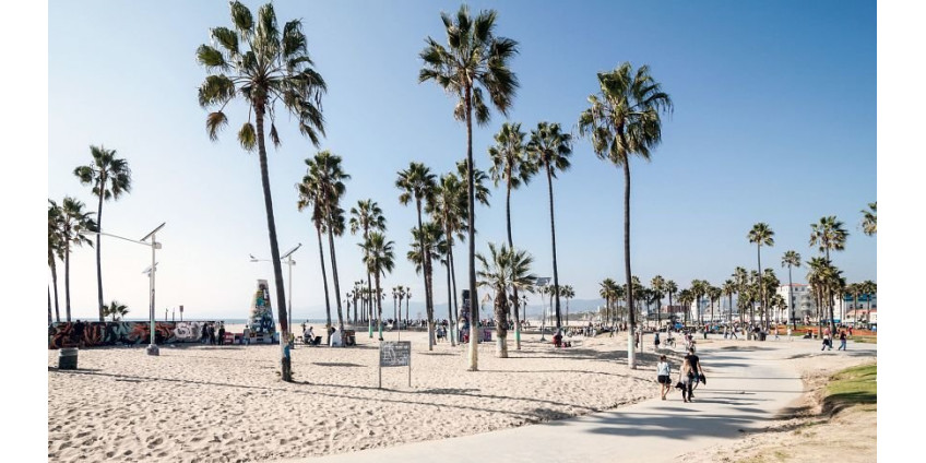 Мэр Гарсетти объявляет об открытии городских пляжных парковок и велодорожек