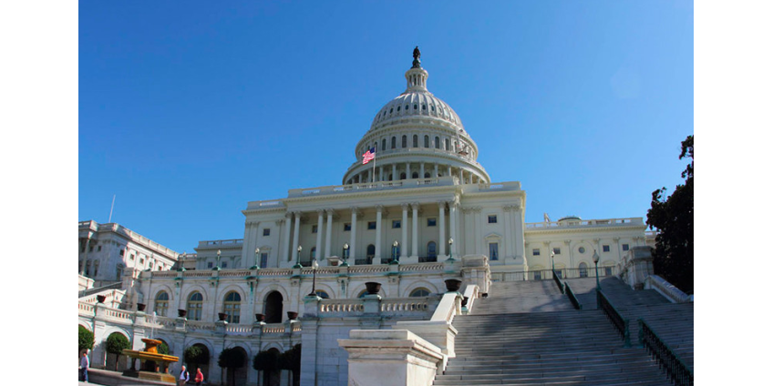 Конгресс США отложил обсуждение законопроекта о слежке за террористами и шпионами после угроз вето от Трампа