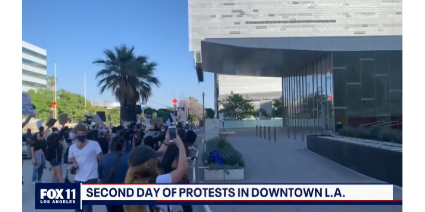 Две ночи подряд в Лос-Анджелесе проходили акции протеста против жестокости полиции