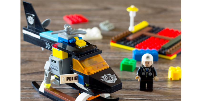 Lego из-за протестов в США отказалась от рекламы конструкторов с полицейскими и задержанными