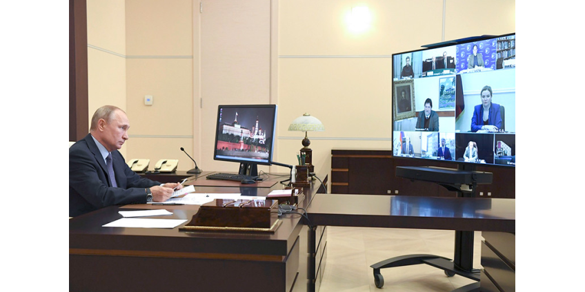 Путин заявил, что выходить из ограничений нужно осознанно и спокойно, но "как можно быстрее"