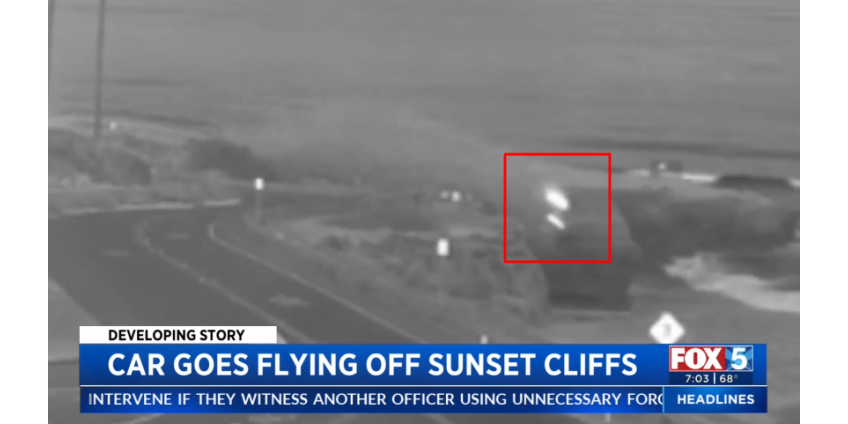 В Сан-Диего мужчина съехал со скалы в воду с двумя маленькими дочерями