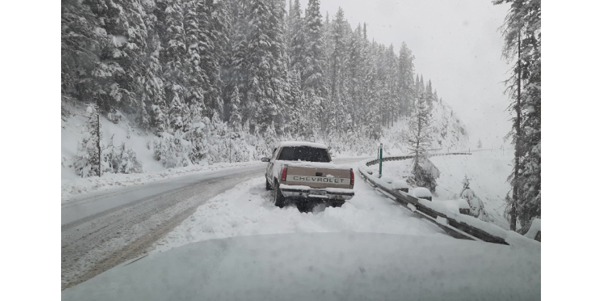 Горные штаты завалило снегом, а несколько других страдают от природных пожаров
