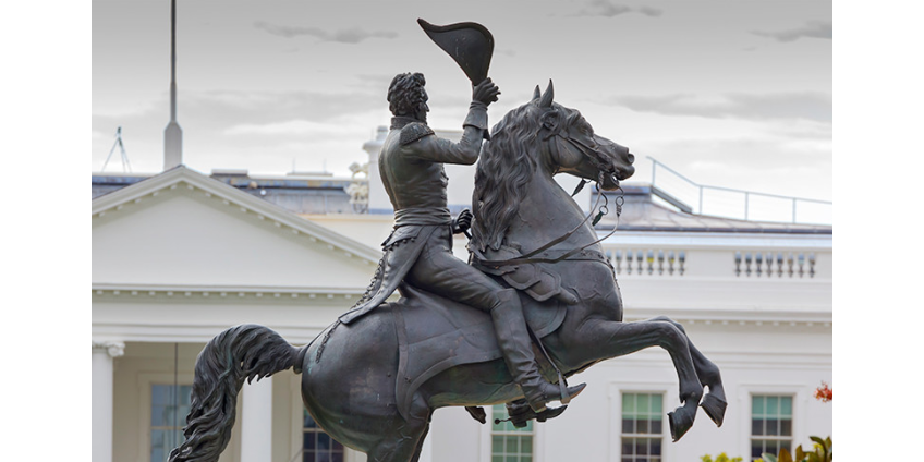 Повредившим статую президента Джексона в Вашингтоне предъявили обвинения в попытке уничтожения федеральной собственности