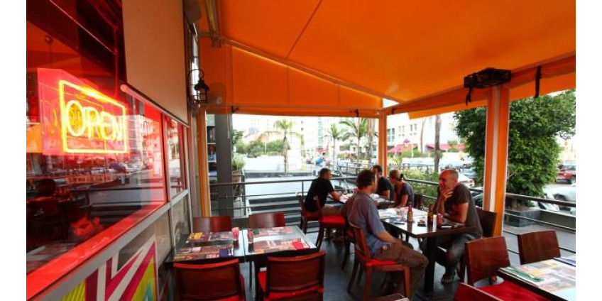 В Лос-Анджелесе вновь закрываются все бары