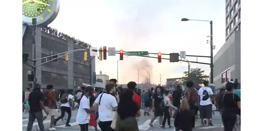 В Атланте, где не прекращаются массовые беспорядки, введено чрезвычайное положение
