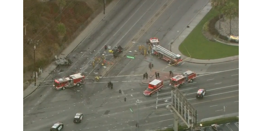 Один человек погиб, еще один серьезно пострадал в результате ужасной аварии в Калвер-Сити Один человек погиб, еще один серьезно пострадал в результате ужасной аварии в Калвер-Сити