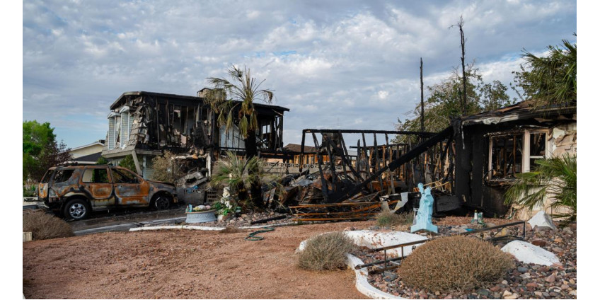 На северо-западе Лас-Вегаса пожар уничтожил два дома, ранения получили трое