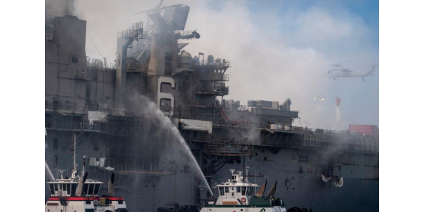 Спустя четыре дня пожар на корабле в Сан-Диего удалось потушить