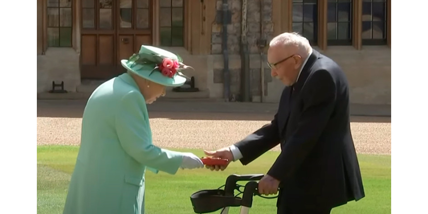 Елизавета II посвятила в рыцари 100-летнего ветерана, собравшего более 32 млн фунтов для врачей